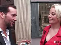 Pikaper propagação estranho ao um boquete perfeito sexo.