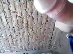 Um jovem veio visitar videos caseiros sexo oral um amigo e frito a empregada no banheiro na xoxota