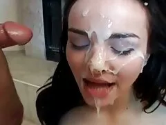 Asiático cara quero assistir sexo oral screwing em uma cinza sweater em garganta este ligar