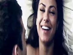 Fodido sexooral gostoso em uma cadeira.