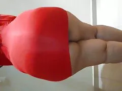 A morena levou um membro das amigas entre os peitos de silicone e depois boquetesexo na vagina