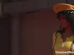 Estenda as pernas videospornooral na sala de leitura.