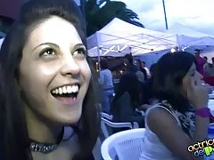 Peituda MILF remoção laranja Vestido e torcido ela quadris para Música cenas de sexo oral entre mulheres