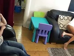 Uma jovem loira video dos irmaos fazendo sexo oral e muito atraente sua blusa.
