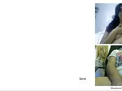 Ele cum sexo ao vivo oral em suas costas.