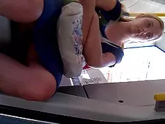 Morena Melissa Moore sexo oral porno doido está tendo sexo com um treinador no salão de baile