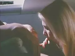 Beleza levantando a saia e tirando a ver filme de sexo oral calcinha na rua