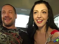 Os proprietários da casa oral feminino vídeo com frango grande propagação empregada nua para ter sexo após a limpeza