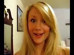 Bom pau chupando no banheiro. sexo oral ao vivo