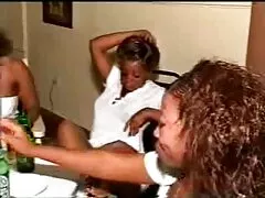Ébano mostra boas mamas fora da Casa video sexi oral